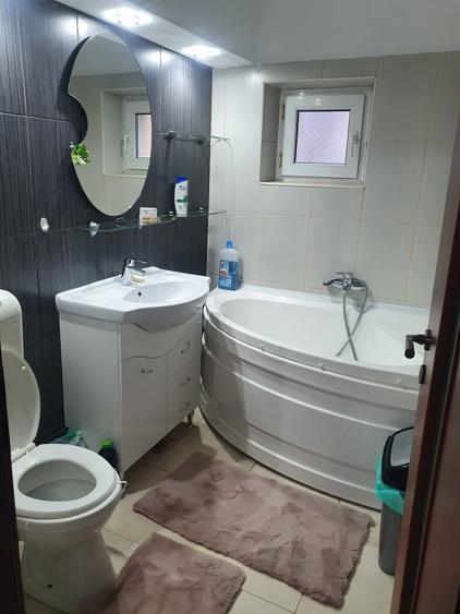 Apartament cu 3 camere decomandat în Metalurgie