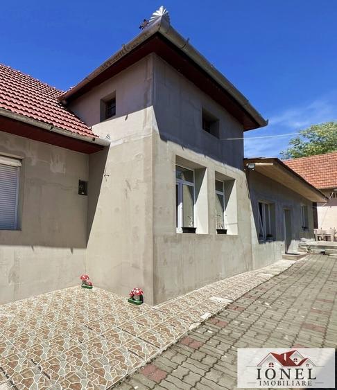 Casă individuală cu 4 camere cu Canalizare în Ciugud