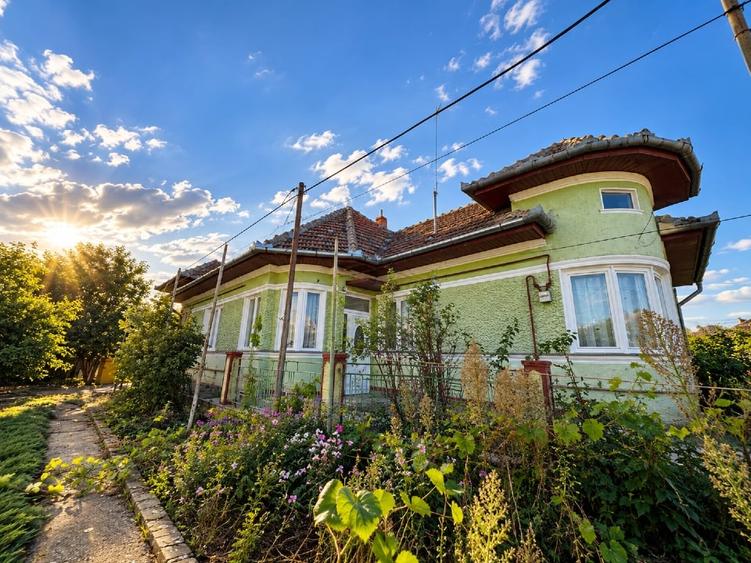 Casă individuală cu 3 camere cu Canalizare în Central