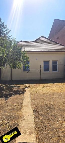 Casă cu 3 camere cu Teren 425 Mp în Central