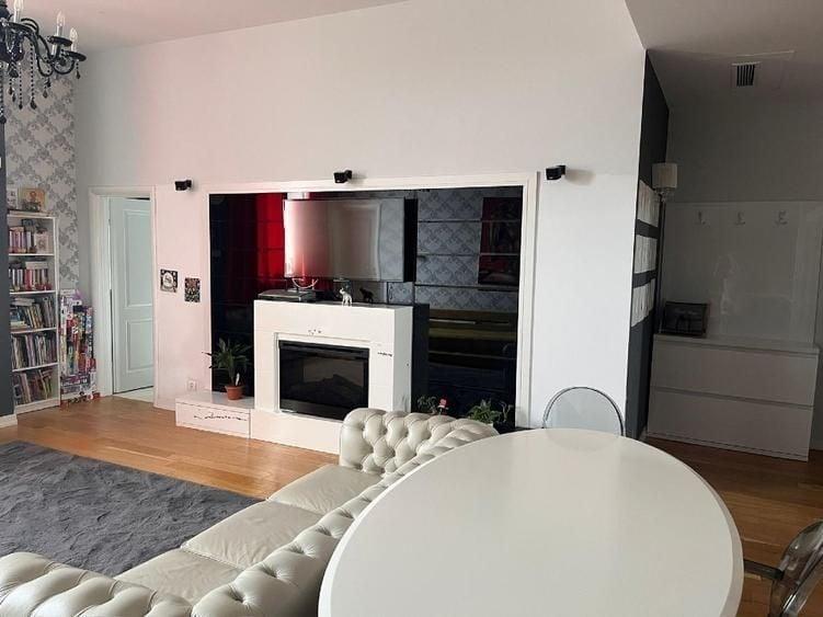 Apartament cu 3 camere decomandat, mobilat în Vitan-Bârzești