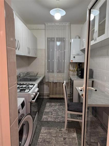 Apartament cu 2 camere semidecomandat, mobilat în Podu Roș
