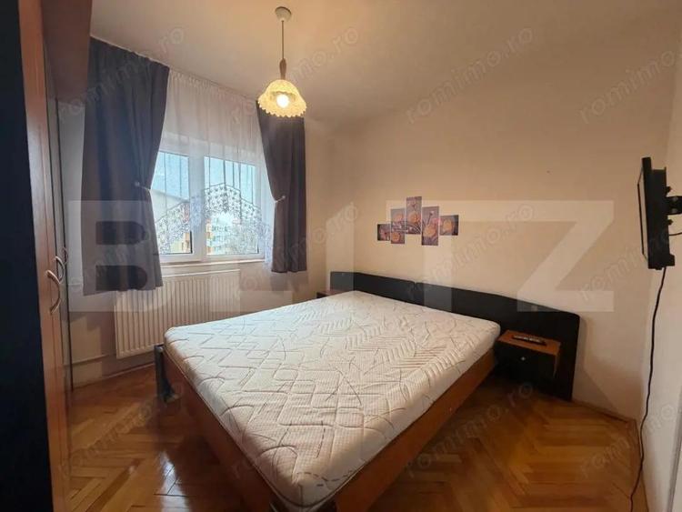 Apartament cu 3 camere decomandat în Girocului