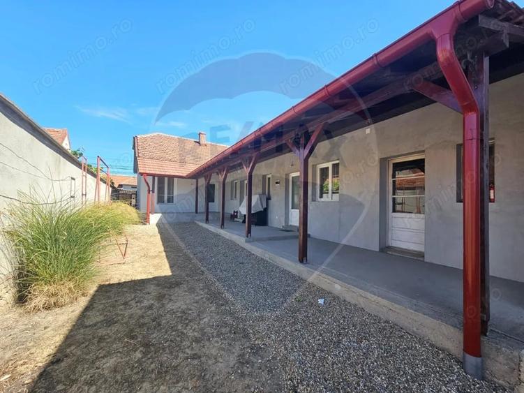 Casă cu 2 camere cu Teren 719 Mp în Central