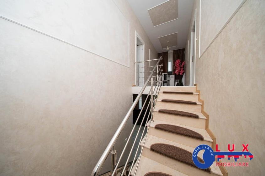 Casă cu 6 camere cu Teren 400 Mp în Babadag