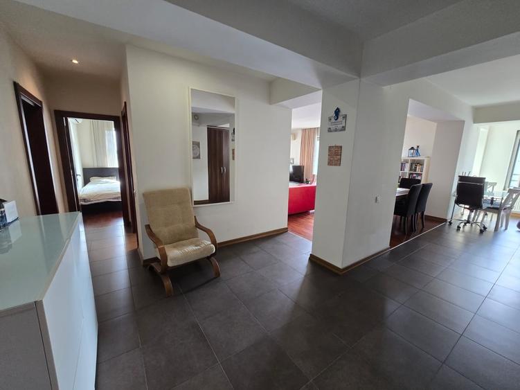 Apartament cu 3 camere decomandat, mobilat în Dristor
