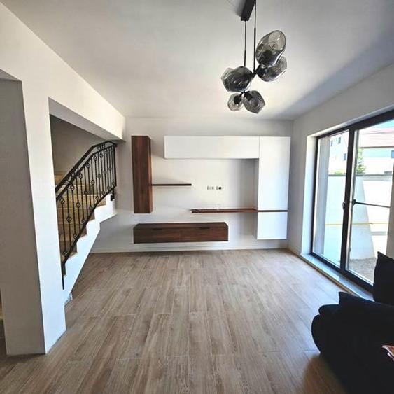 Casă individuală cu 4 camere cu Teren 330 Mp în Prelungirea Ghencea