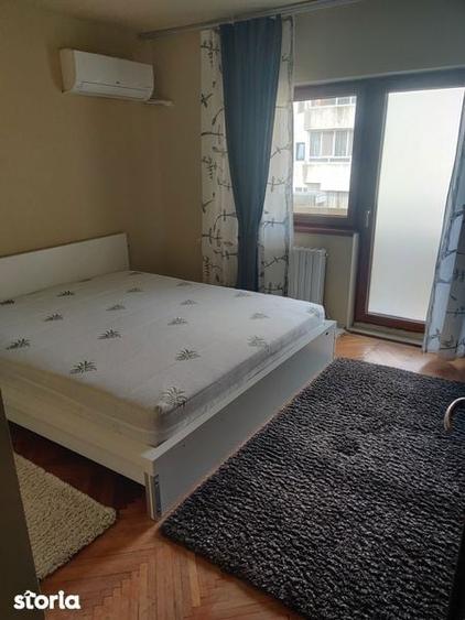 Apartament cu 3 camere decomandat în Micro 2