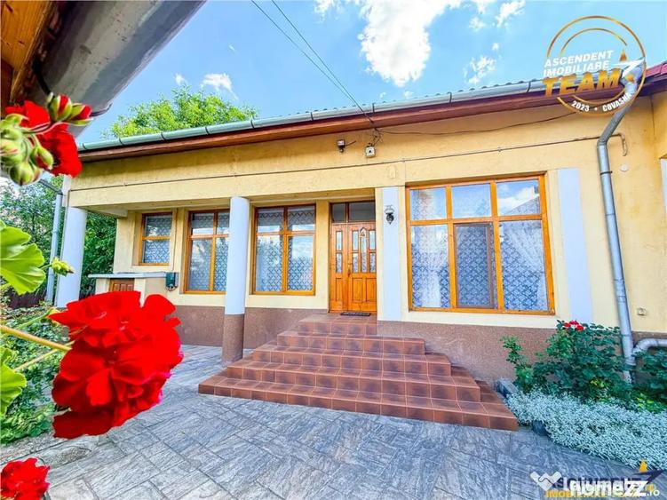 Casă cu 9 camere cu Teren 547 Mp în Central