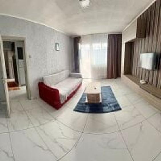 Apartament cu 3 camere decomandat, mobilat în Republicii