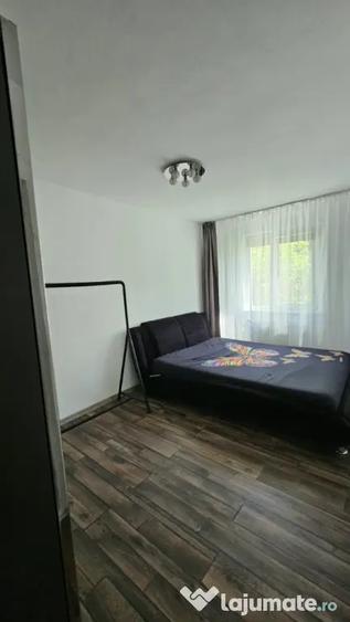 Apartament cu 3 camere semidecomandat în Tomis Nord