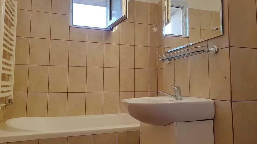 Apartament cu 3 camere decomandat, mobilat în Victoriei