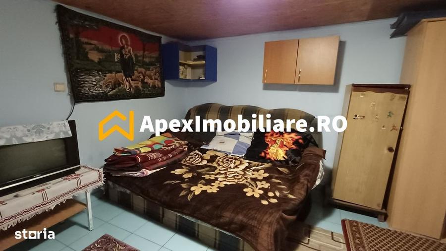 Casă cu 4 camere cu Teren 241 Mp în Apărătorii Patriei