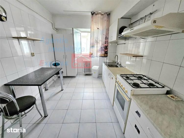 Apartament cu 3 camere decomandat, mobilat în Ultracentral