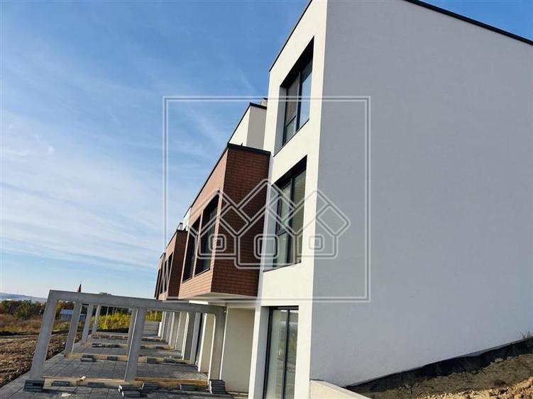 Duplex cu 4 camere cu Canalizare în Gușterița