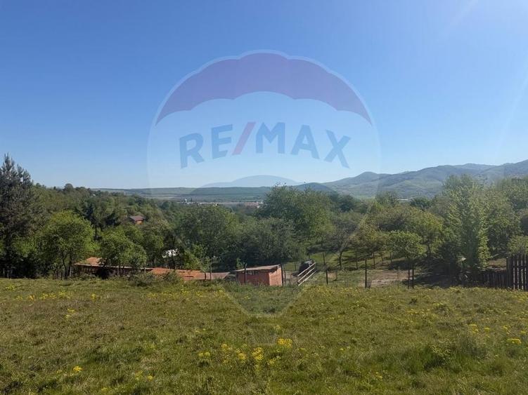 Teren agricol extravilan de 6322 mp, în Central