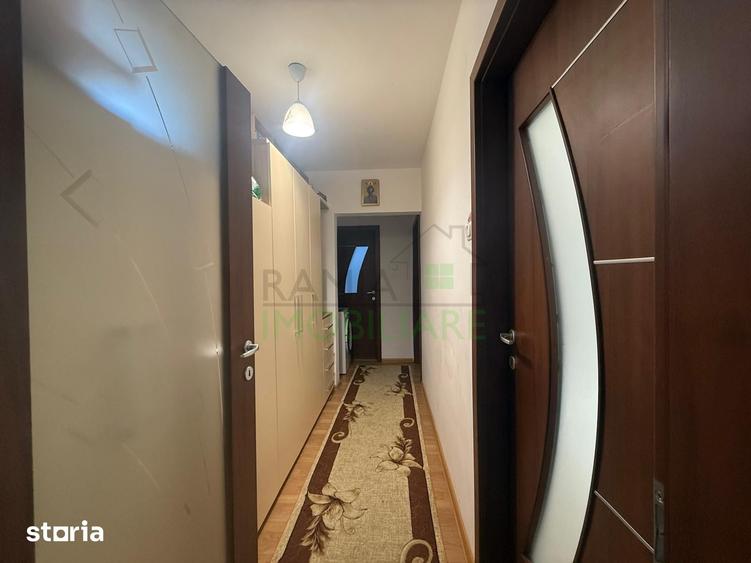 Apartament cu 3 camere semidecomandat, mobilat în Tractorul