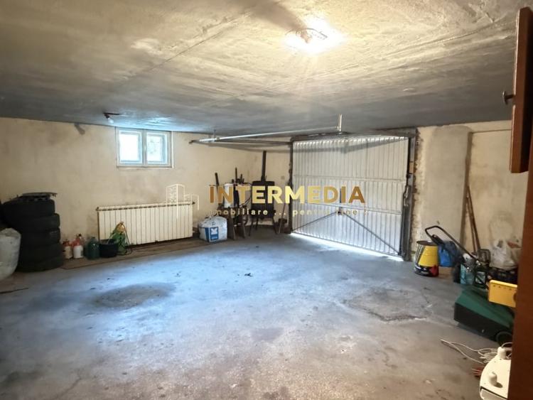 Casă individuală cu 10 camere cu Teren 4100 Mp în Vințu de Jos