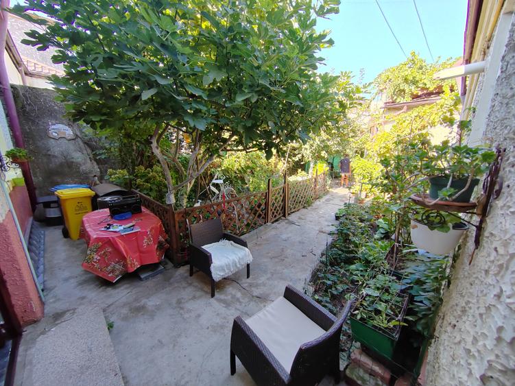 Casă cu 2 camere cu Teren 150 Mp în Moșilor