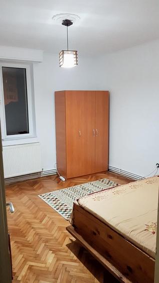 Apartament cu 2 camere semidecomandat în Cățelu