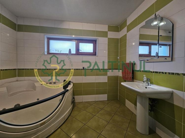 Casă individuală cu 9 camere cu Canalizare în Șelimbăr