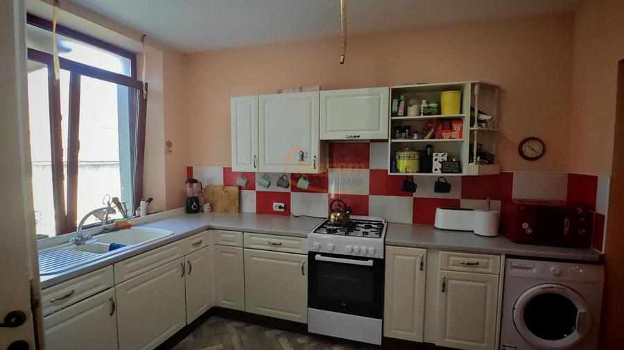 Casă individuală cu 12 camere cu Canalizare în Vulcan