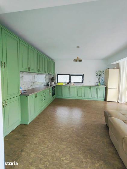 Casă cu 5 camere cu Teren 1000 Mp în Central