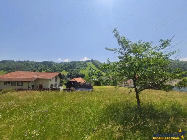 Teren de 1449 mp, în Moieciu