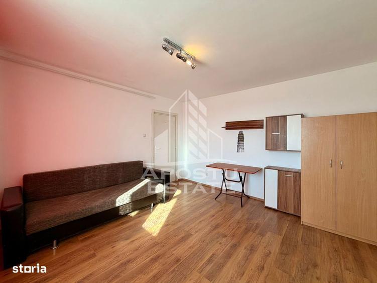 Apartament cu 3 camere, mobilat în Complex Studențesc