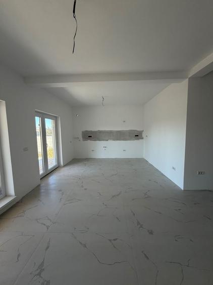 Duplex cu 3 camere cu Canalizare în Moșnița Veche