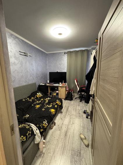 Apartament cu 4 camere decomandat în Florești
