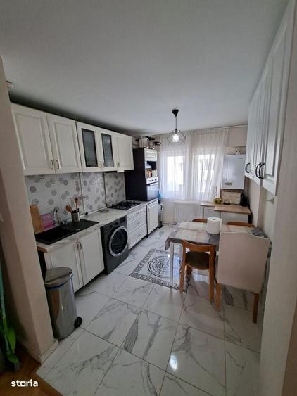 Apartament cu 4 camere decomandat în Central