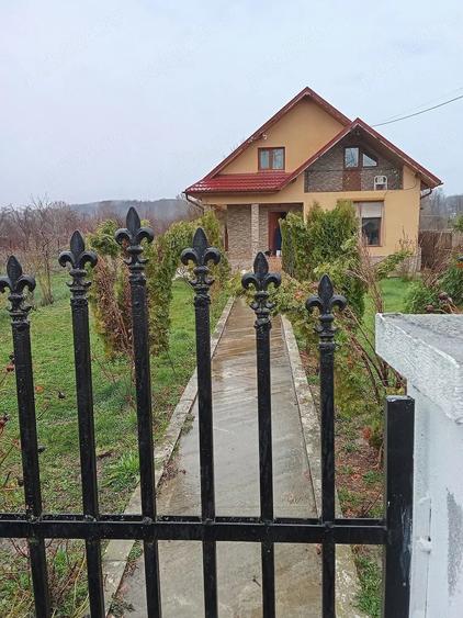 Casă cu Teren 2000 Mp în Central