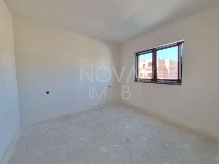 Duplex cu 4 camere cu Canalizare în Șura Mică