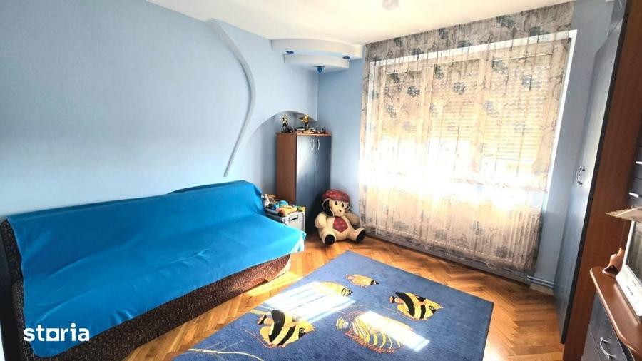 Apartament cu 3 camere în Micro 14