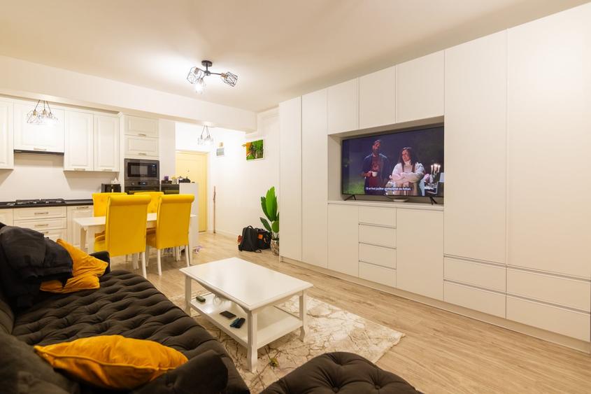 Apartament cu 2 camere decomandat, mobilat în Central