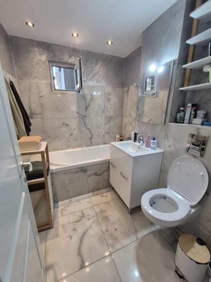 Apartament cu 3 camere decomandat în Lipovei