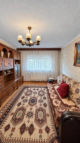 Apartament cu 3 camere decomandat, mobilat în Lipovei