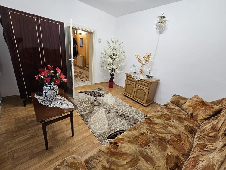 Casă cu 6 camere cu Teren 316 Mp în Călugareni