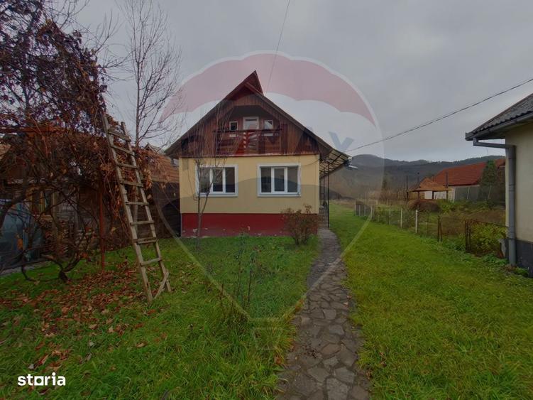 Casă cu 3 camere cu Teren 1262 Mp în Vad