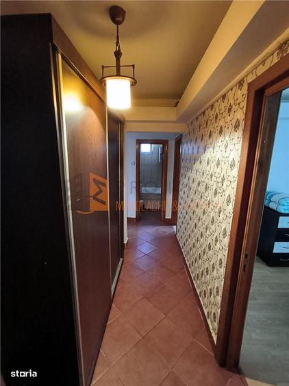 Apartament cu 3 camere decomandat, mobilat în Micro 3