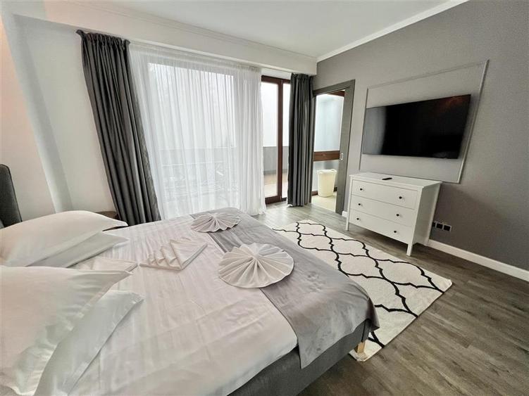 Apartament cu 4 camere decomandat, mobilat în Poiana Brașov