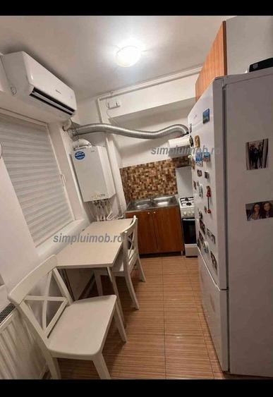 Garsonieră decomandată, mobilată în Titan