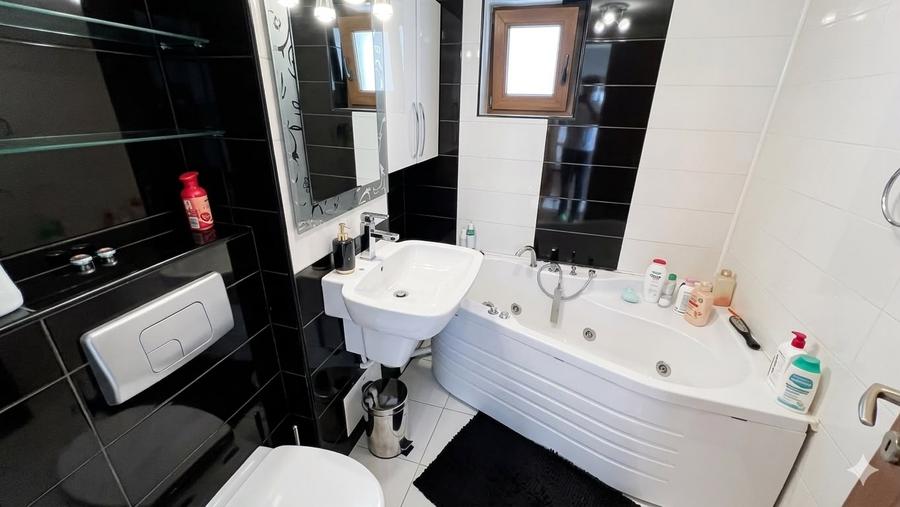 Apartament cu 3 camere decomandat în Țiglina 3
