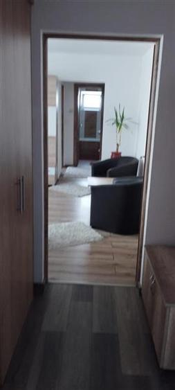 Apartament cu 2 camere semidecomandat, mobilat în Simeria