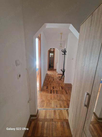 Apartament cu 4 camere decomandat în Girocului