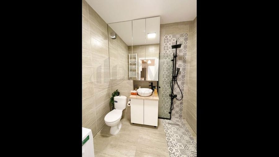 Apartament cu 3 camere semidecomandat în Regie