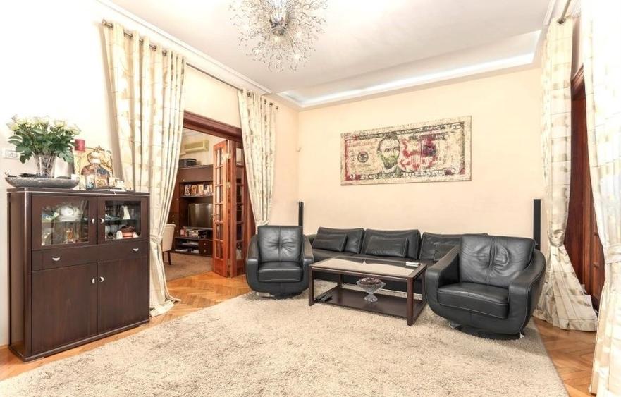 Casă cu 8 camere cu Teren 335 Mp în Dorobanți