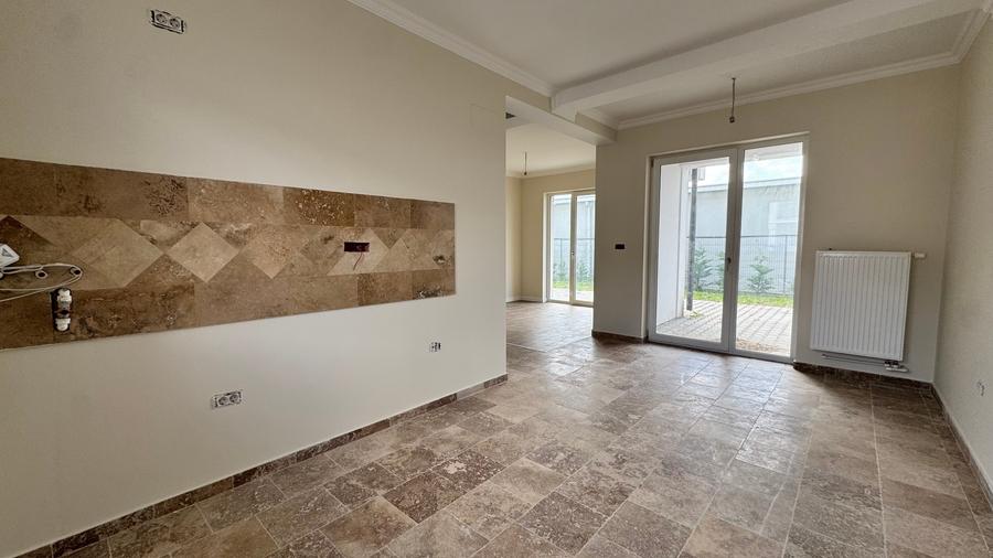 Duplex cu 4 camere cu Canalizare în Giroc
