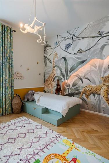 Apartament cu 3 camere semidecomandat în Central